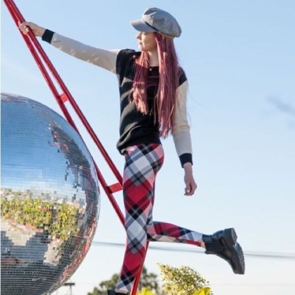 LuLaRoe Tween Leggings • Disney’s Mickey • Purple Retro Designs • Adult 00-0 - Picture 11 of 12